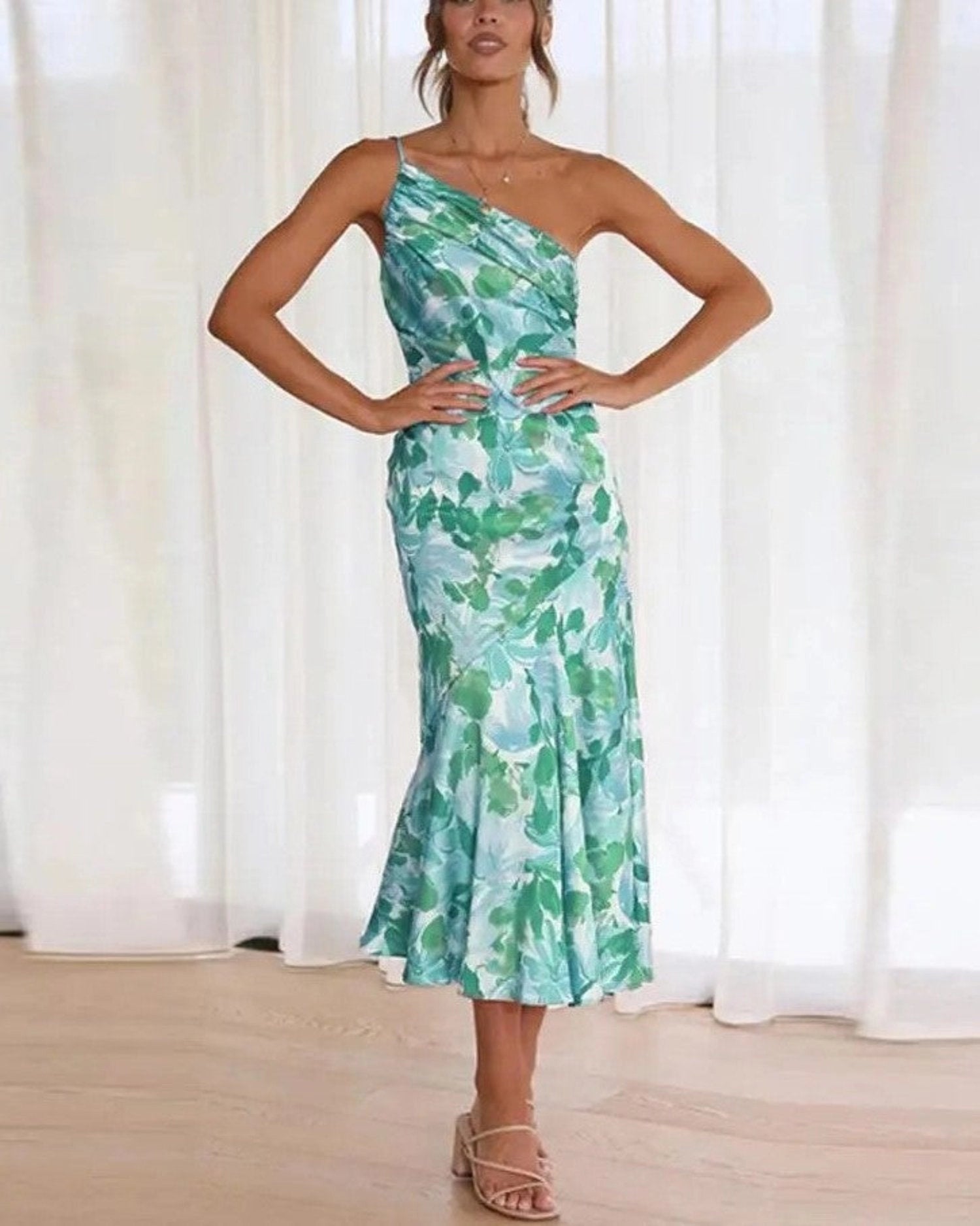 Sienna - Maxi-robe asymétrique à motifs floraux pour femme