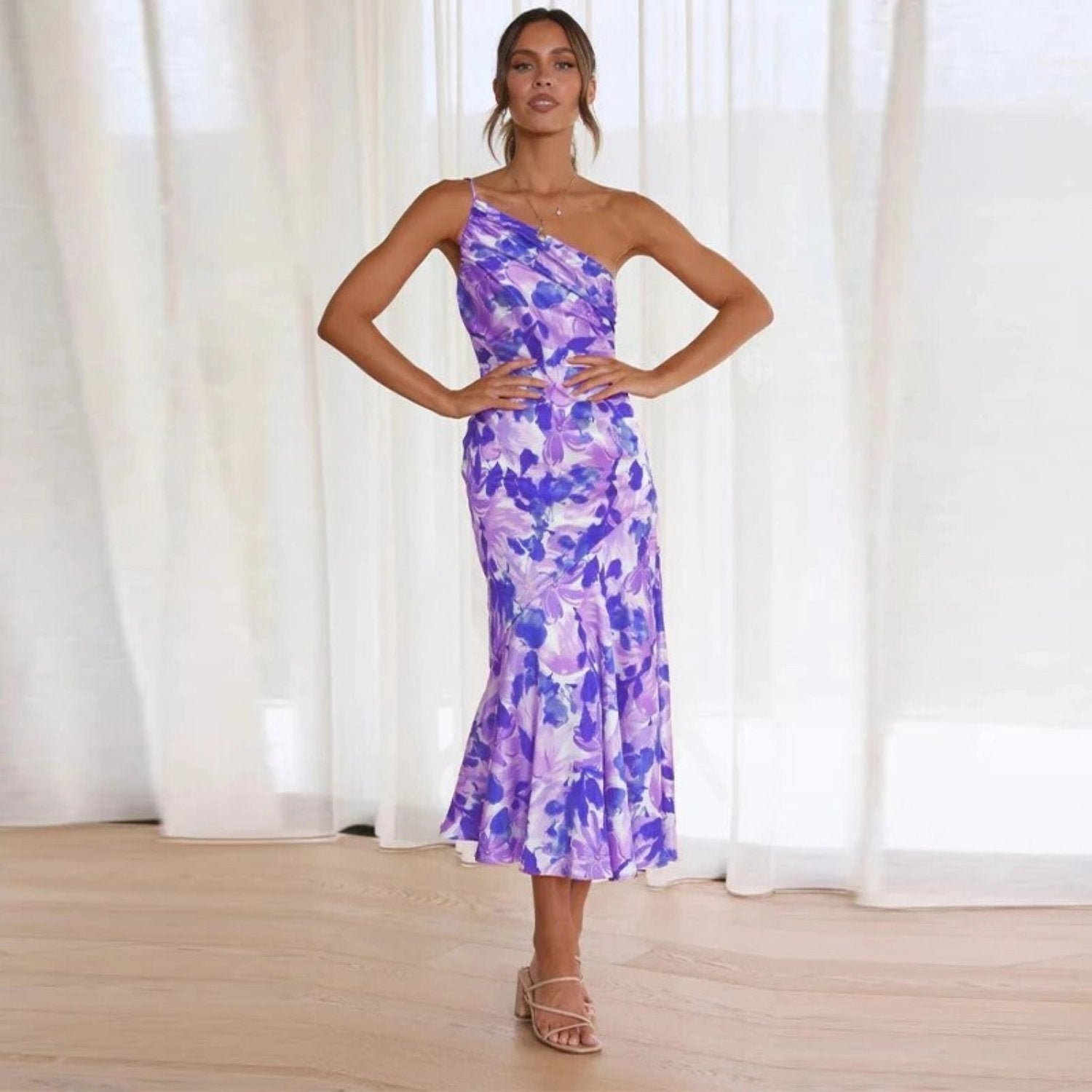Sienna - Maxi-robe asymétrique à motifs floraux pour femme