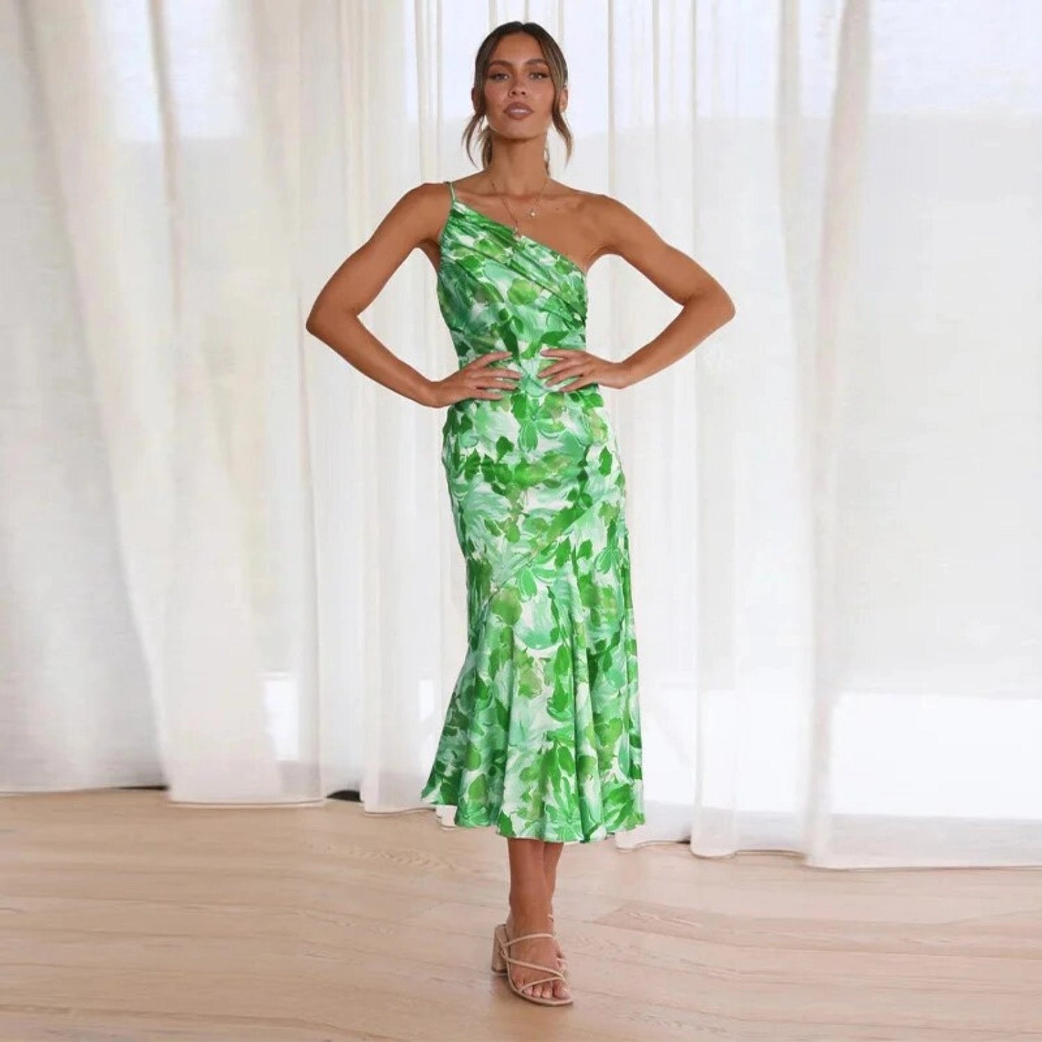 Sienna - Maxi-robe asymétrique à motifs floraux pour femme