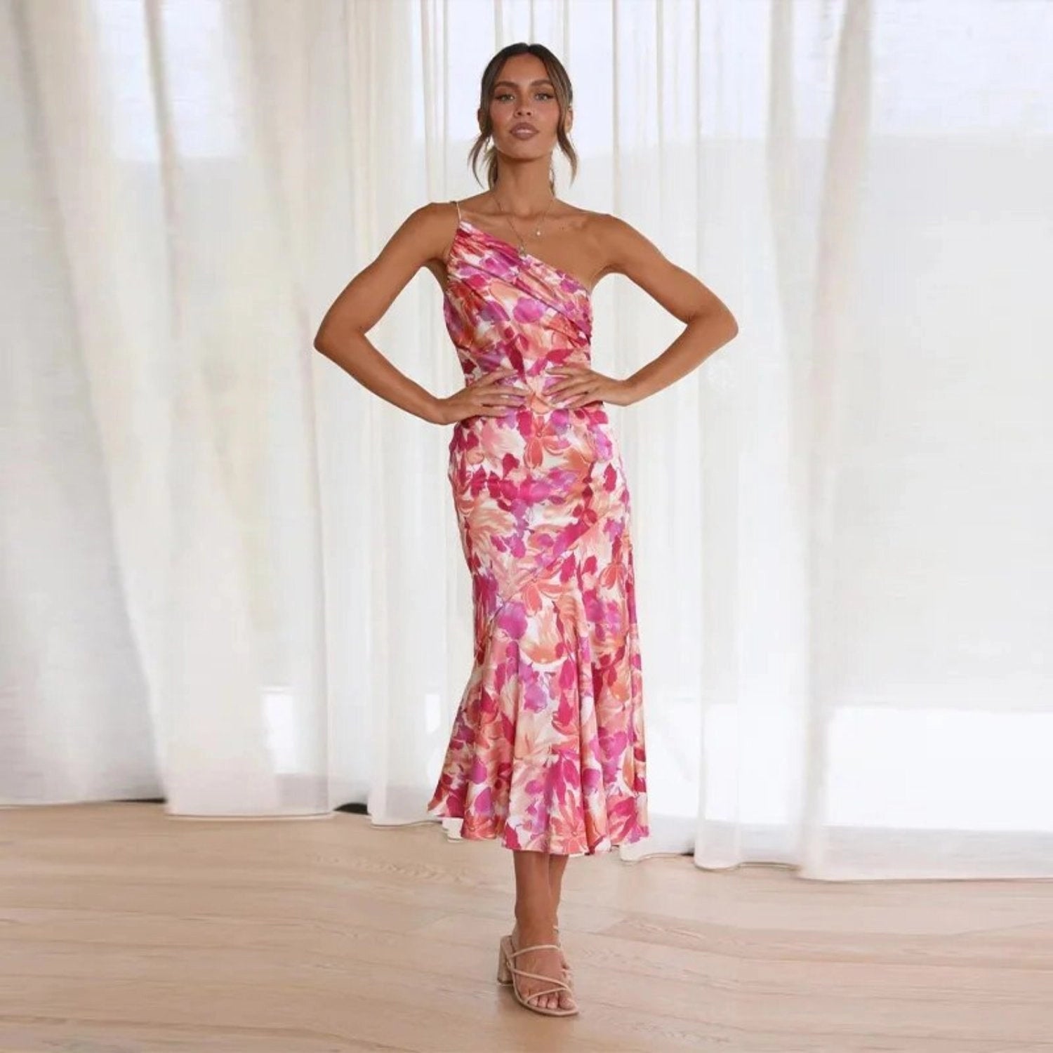 Sienna - Maxi-robe asymétrique à motifs floraux pour femme